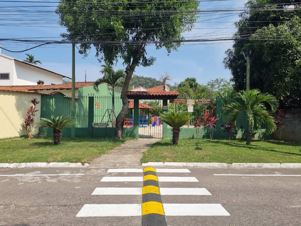 Vista Frontal do Parquinho Bosque B